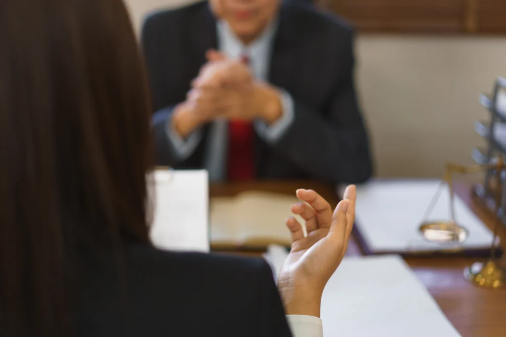 VAWA immigration lawyer providing confidential consultation to Latina domestic abuse survivor — free evaluation at Alonso and Alonso